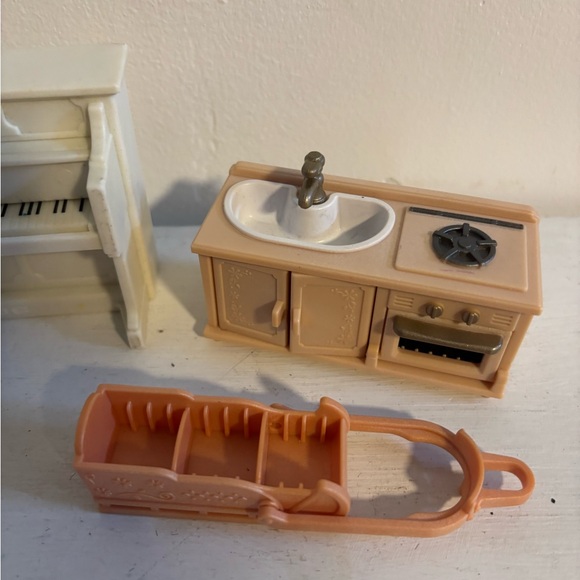 Calico critters  Sylvanian Kitchen and Piano, Husky misc lot - Picture 3 of 3